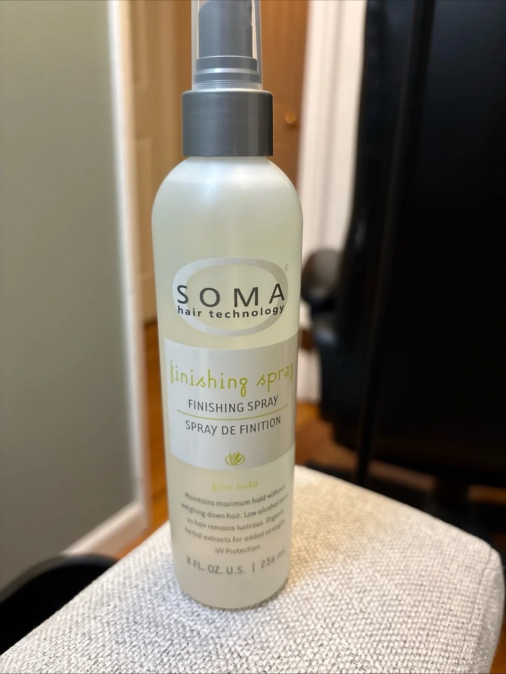 Soma Finishing Spray in Frosted White with Gray Top
